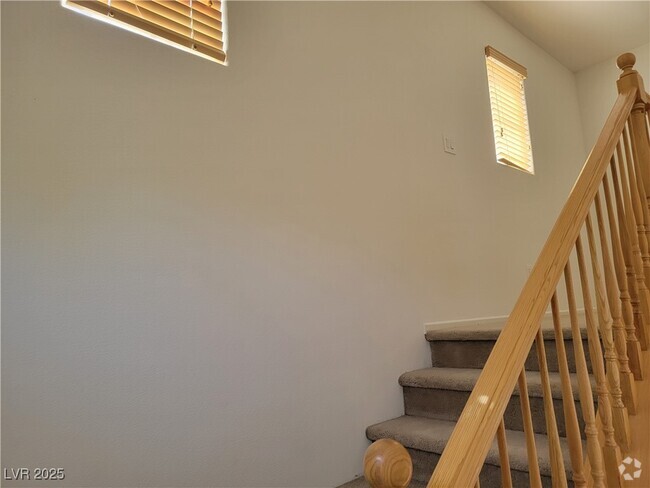 Building Photo - 40 Fundy Ave Rental