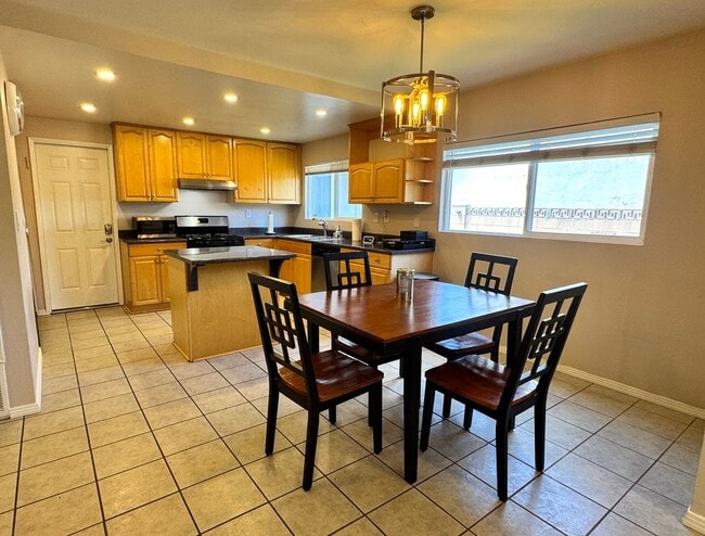 Photo - 2065 Morley St