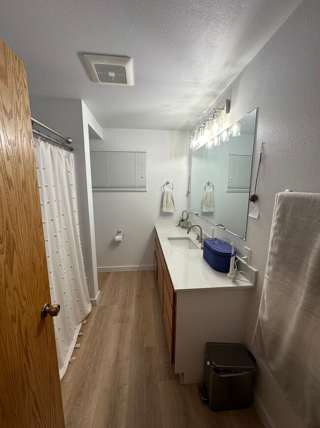 Photo - 3768 Potter St