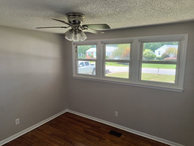 Photo - 504 Clyde Dr