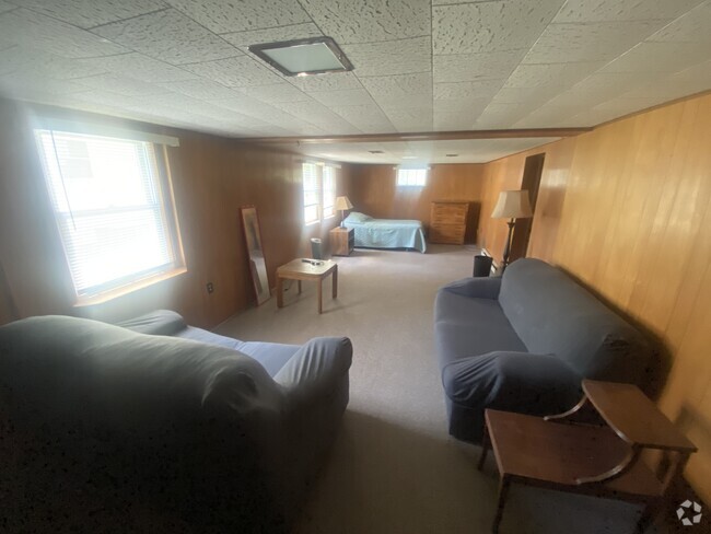 Building Photo - 120 Parsons Ave Rental