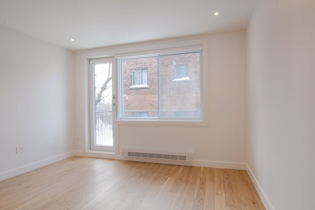 Photo - 3014 Avenue Van Horne Unit 23