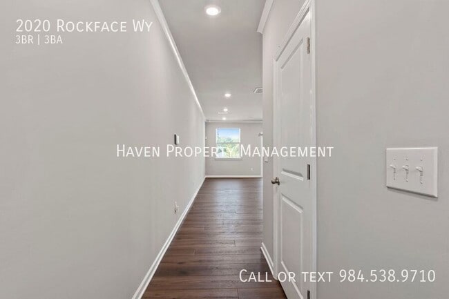 Photo - 2020 Rockface Wy Casa