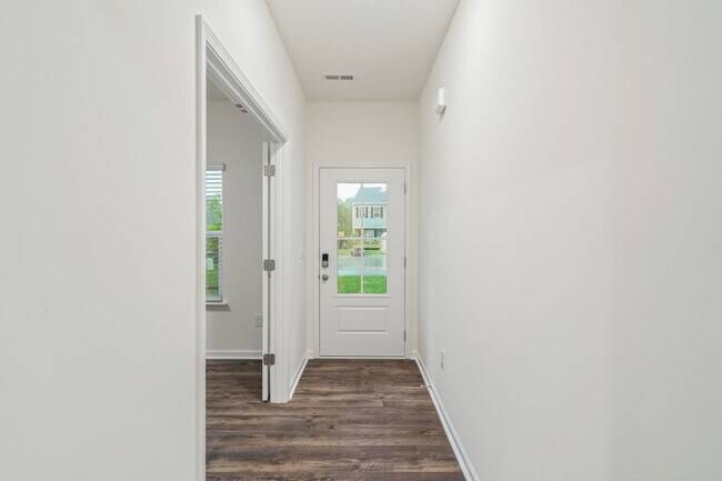 Photo - 944 Utopia Ln