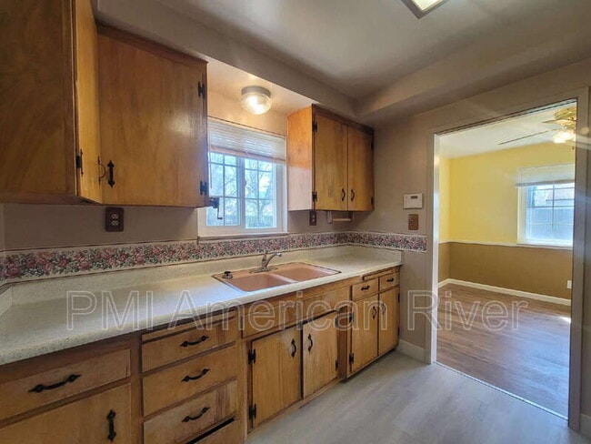 Photo - 625 Elizabeth St