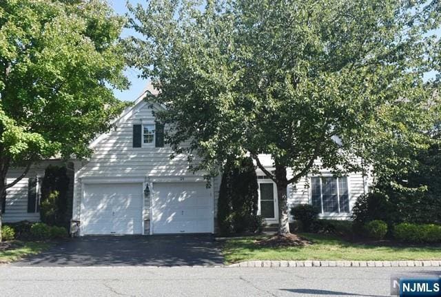 Building Photo - 124 White Pine Ct