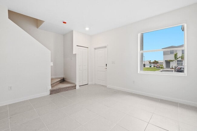 Photo - Modern 3-Bedroom Townhome with Private Backyard in Homestead
