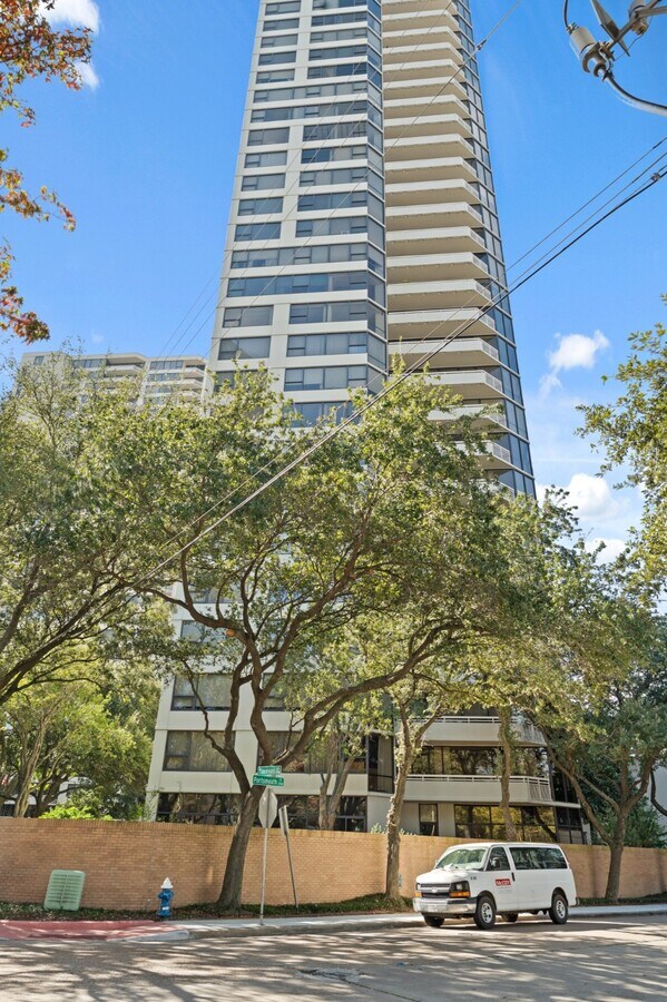 Photo - 14 Greenway Plz Unit 13P