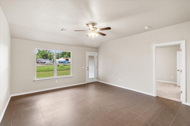 Photo - 410 Grove St