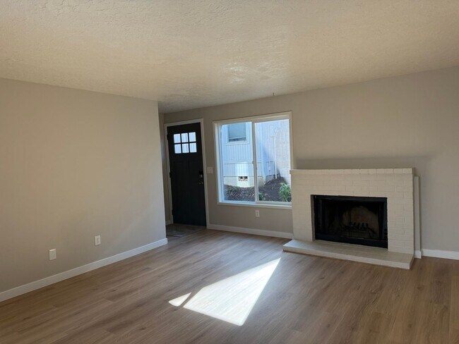 Photo - NOW SHOWING - RENOVATED Townhome Style Apartment In Raleigh Hills - See Listing for DETAILS and S... Unit 5117