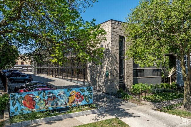 914 North Blvd. Oak Park, IL 60302
