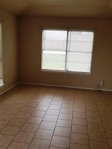 Photo - 1700 Justin Lyn St