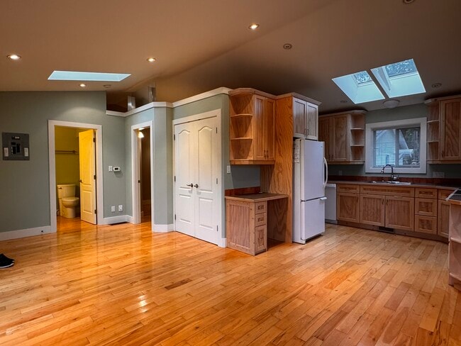 Photo - 146 Marks Ave