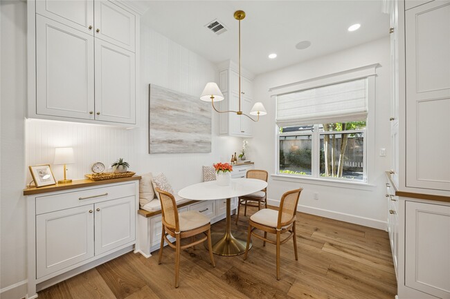 Building Photo - 2031 Sheridan St