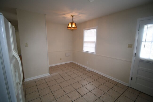 Photo - 402 Greenlawn Ct