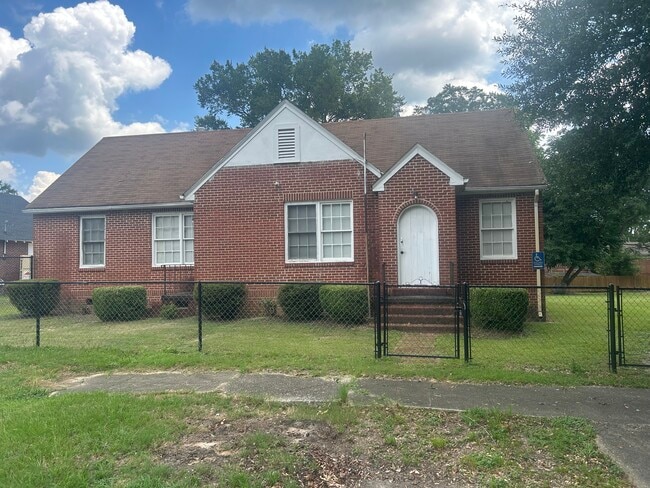 Photo - 202 S Maple St