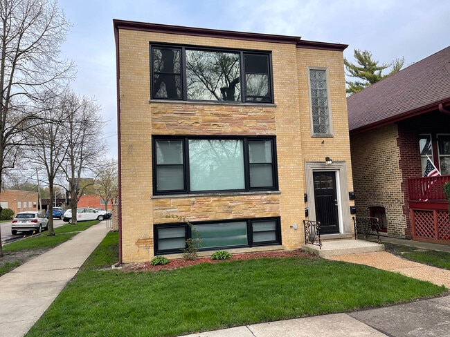 Building Photo - 5259 N Leamington Ave Unit 2 Rental