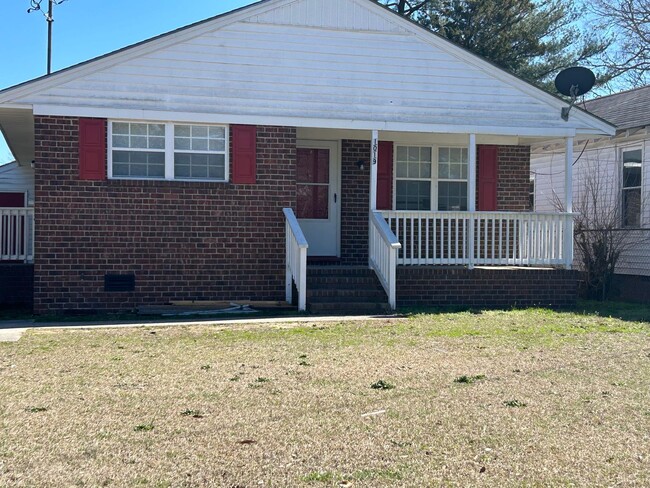 Building Photo - 1019 Bradley Ave Rental