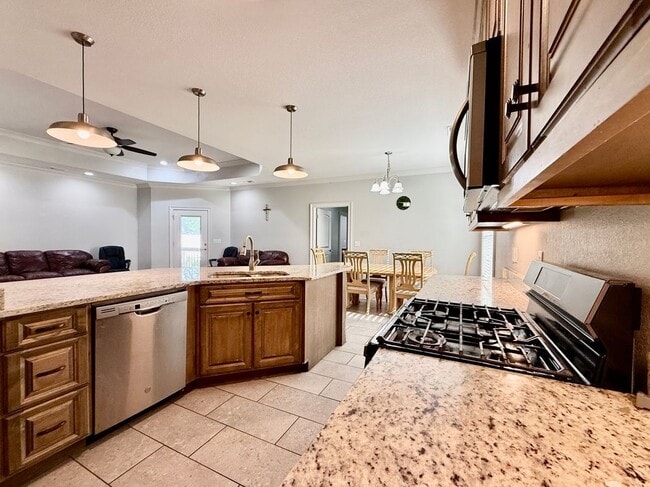 Photo - 797 Thomas Ave