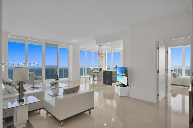 Building Photo - 4779 Collins Ave Unit PH 4301