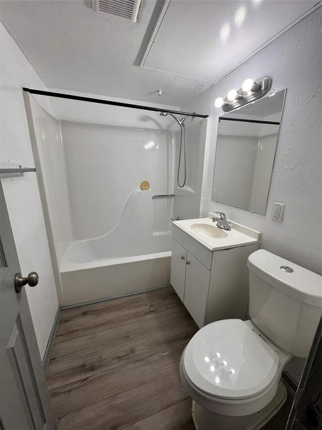 Building Photo - 610 Ferry Rd Unit 17 Rental