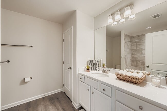 Photo - 140 Pyrus Ln