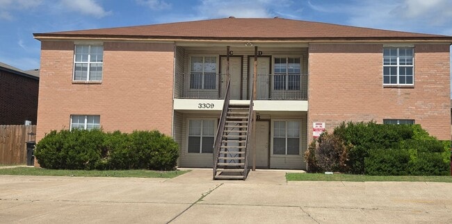 Building Photo - 3309 Barcelona Dr Unit D