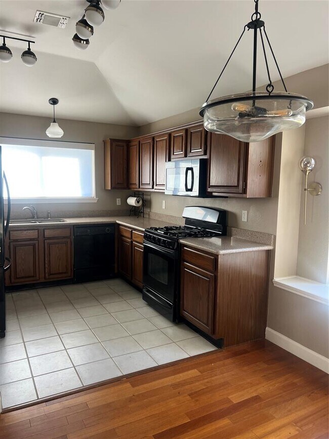 Photo - 1103 Deepwoods Trail