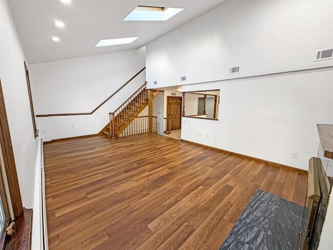 Photo - 230 Court St