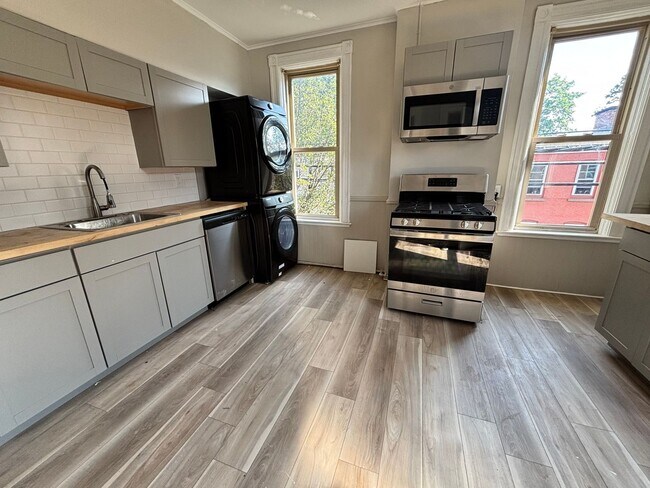 Building Photo - 343 4th St Unit Apt 2