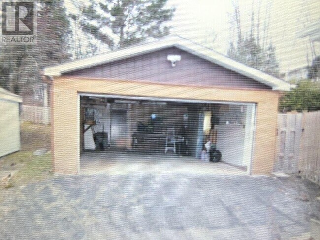 Photo - 190 Axmith Ave