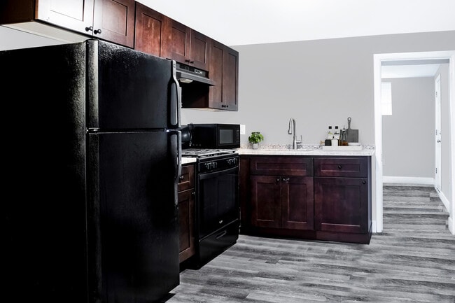 Photo - 2348 Moore St