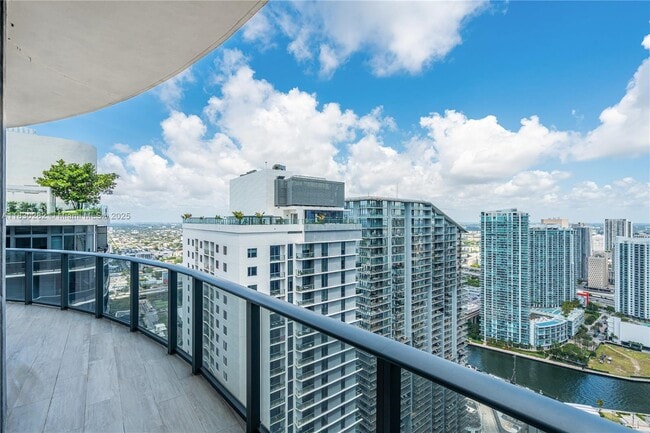 Photo - 45 SW 9th St Condo Unit 4708