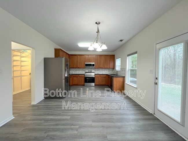 Photo - 702 Perth Dr