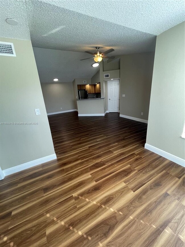 Photo - 1401 Village Blvd Unidad 421 Rental