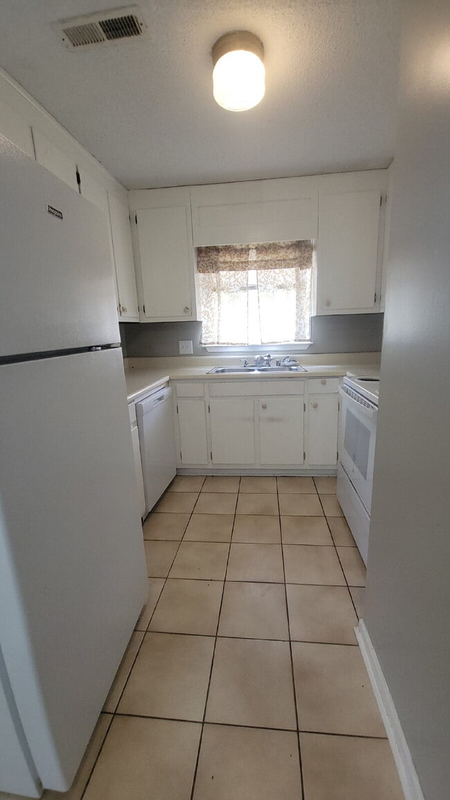 Photo - "Charming 2-Bed, 2-Bath Haven in Huntsville – Your Perfect Retreat Awaits!" Unidad B