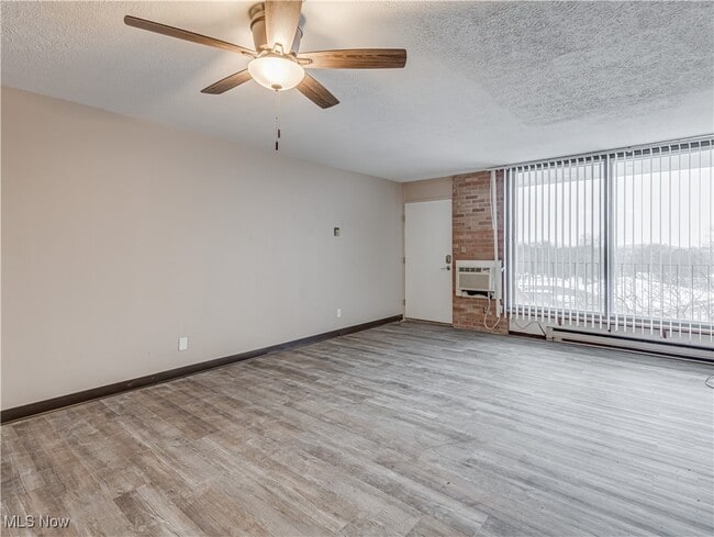 Photo - 2331 E Market St Unit 609