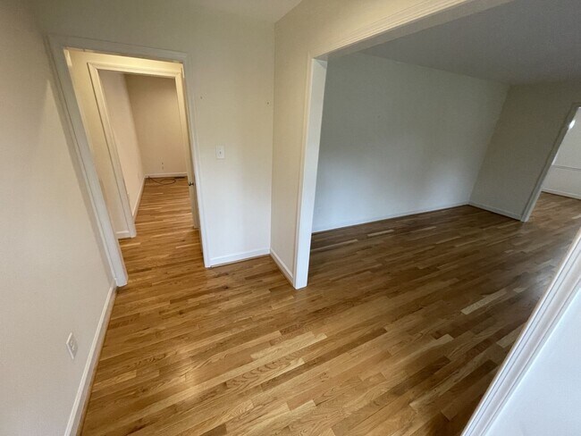 Photo - 3 Bd 2 Ba detached House