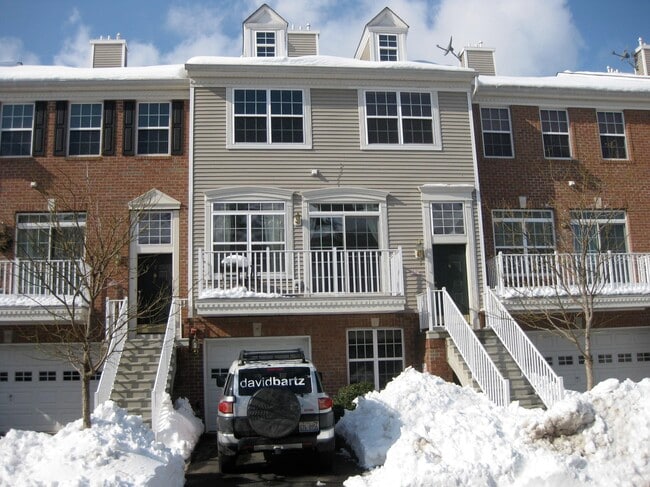 Building Photo - 9 Surry Ct