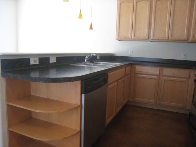 Kitchen - 1501 E 3rd St Unit A