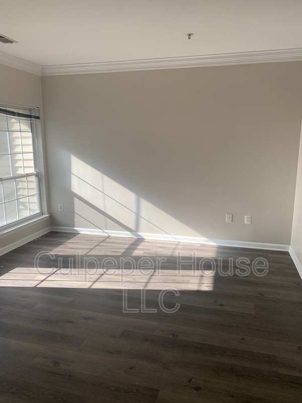 Photo - 4860 Eisenhower Ave
