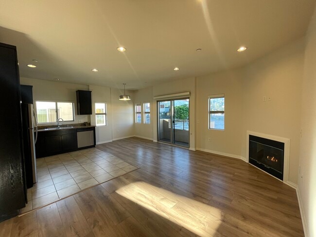 Building Photo - 5827 Carlton Way Unit 201 Rental
