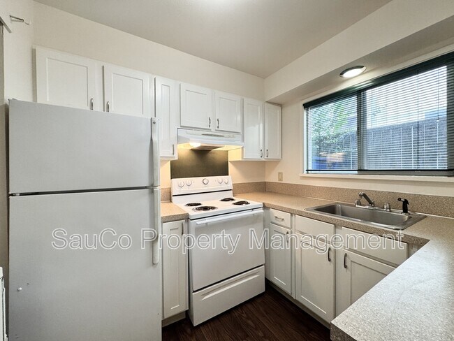 Photo - 536 SW Nebraska St