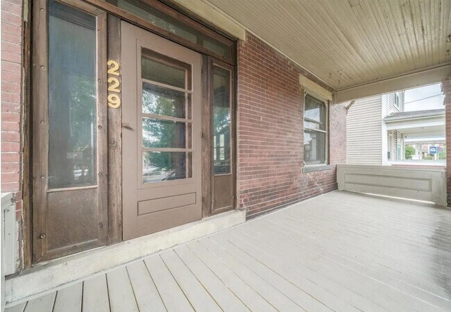 Photo - Incredible 6 Bedroom Home OSU Campus – Ren...