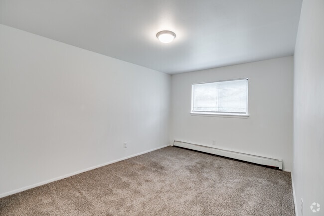 1 habitación, 1 baño - 750 pies cuadrados - Renovado - Dormitorio - Village Manor of Brooklyn