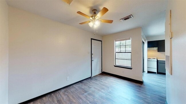 Photo - 725 Peppertree Dr Unit 11