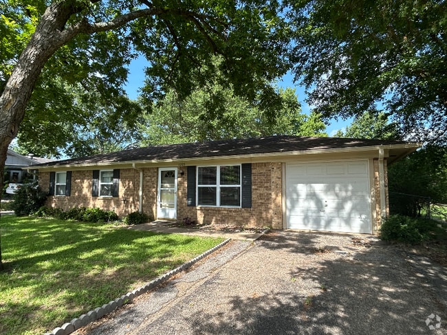 Building Photo - 1205 Summit Heights Rental