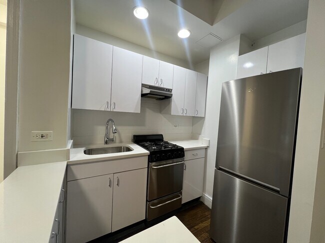 Photo - 140 E 46th St Apartamento Unidad 1R