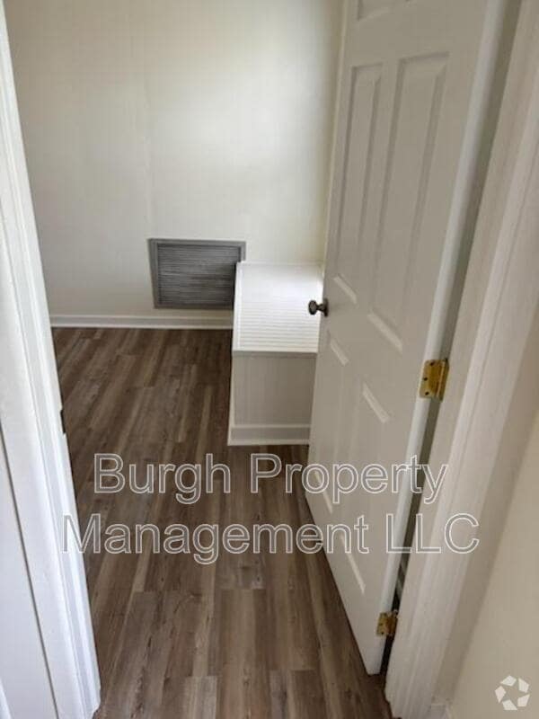 Building Photo - 129 Chess St Unit D Rental