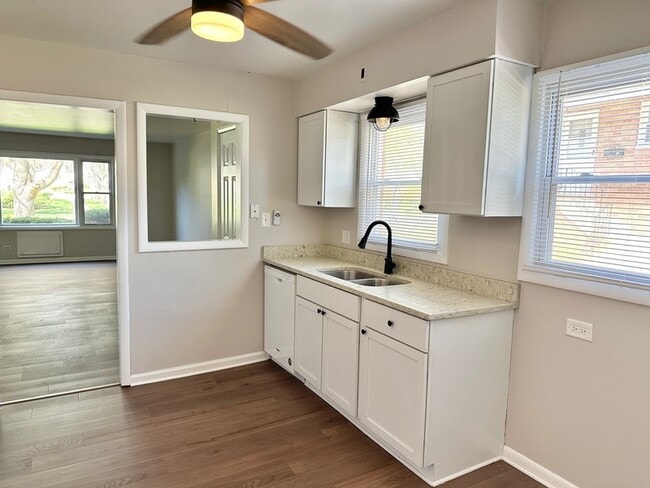 Building Photo - 525 Ryan Ln